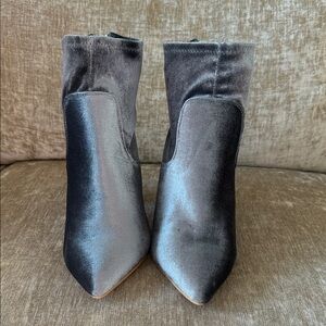 Chic Velvet Ankle Boots in Silver Gray